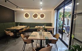 Restauracja i Noclegi Pod Kasztanami